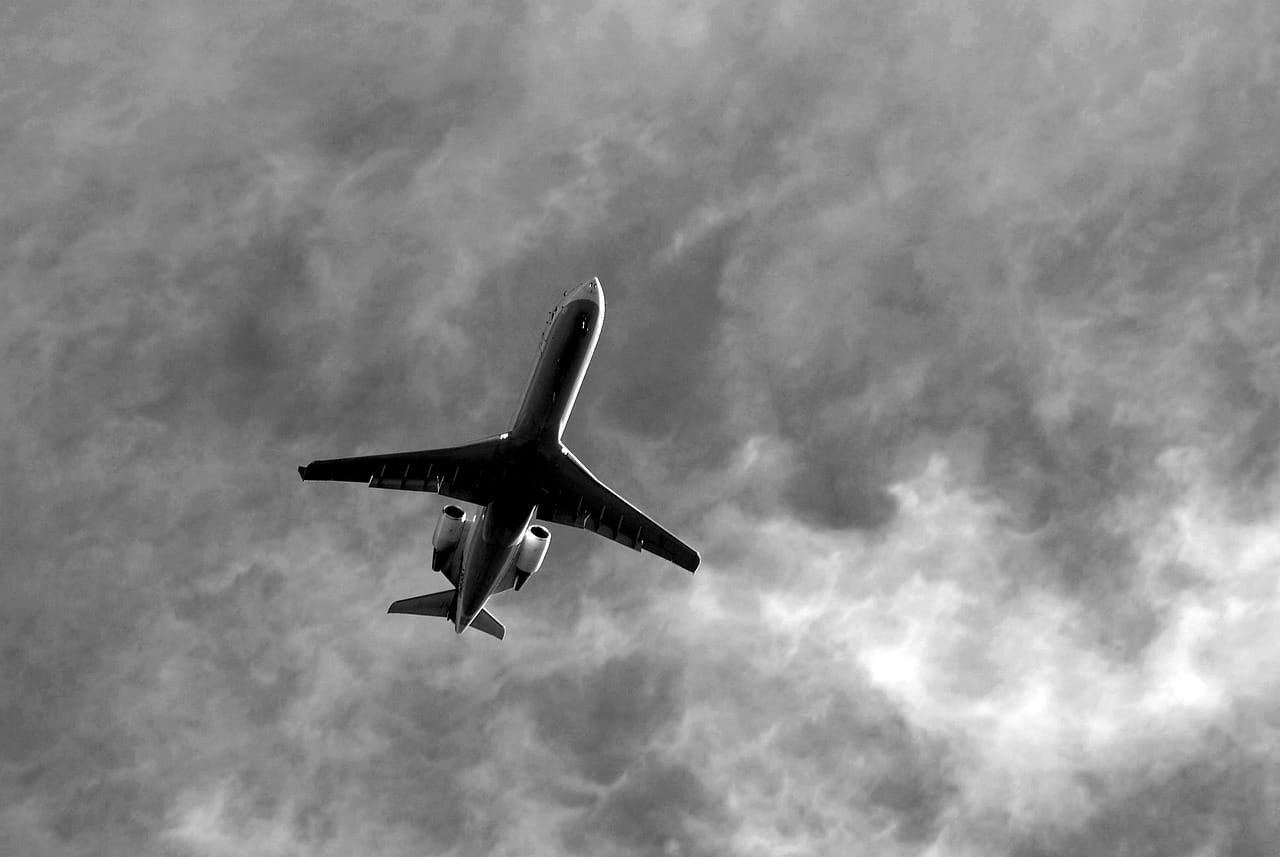 commercial-jetliner-3628141_1280